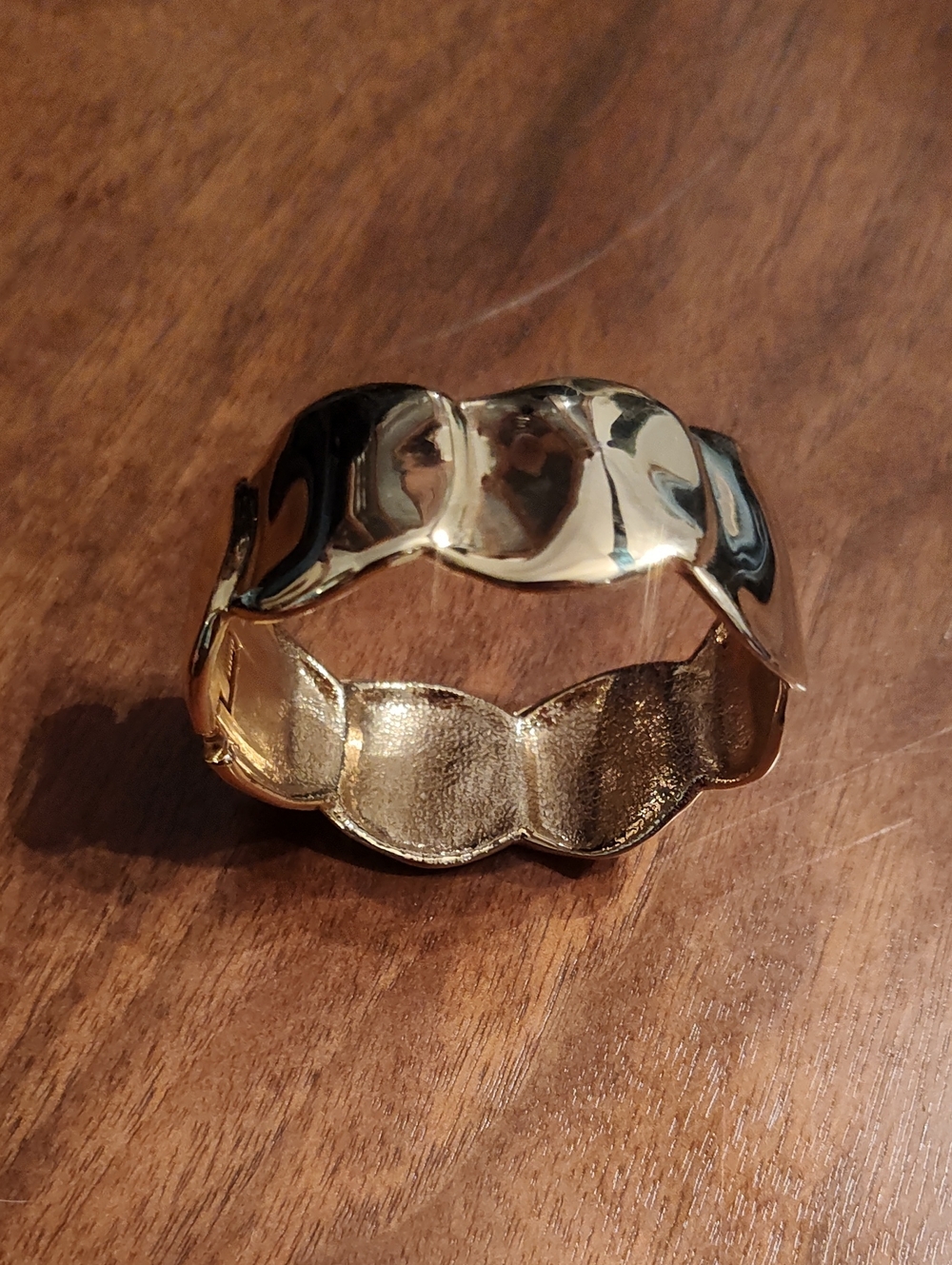 Women’s Gold Tone Wave Hinged Bangle Bracelet